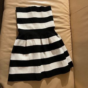 Fun dress, bought in a boutique in Italy never worn! Size 0-4. Quality fabric